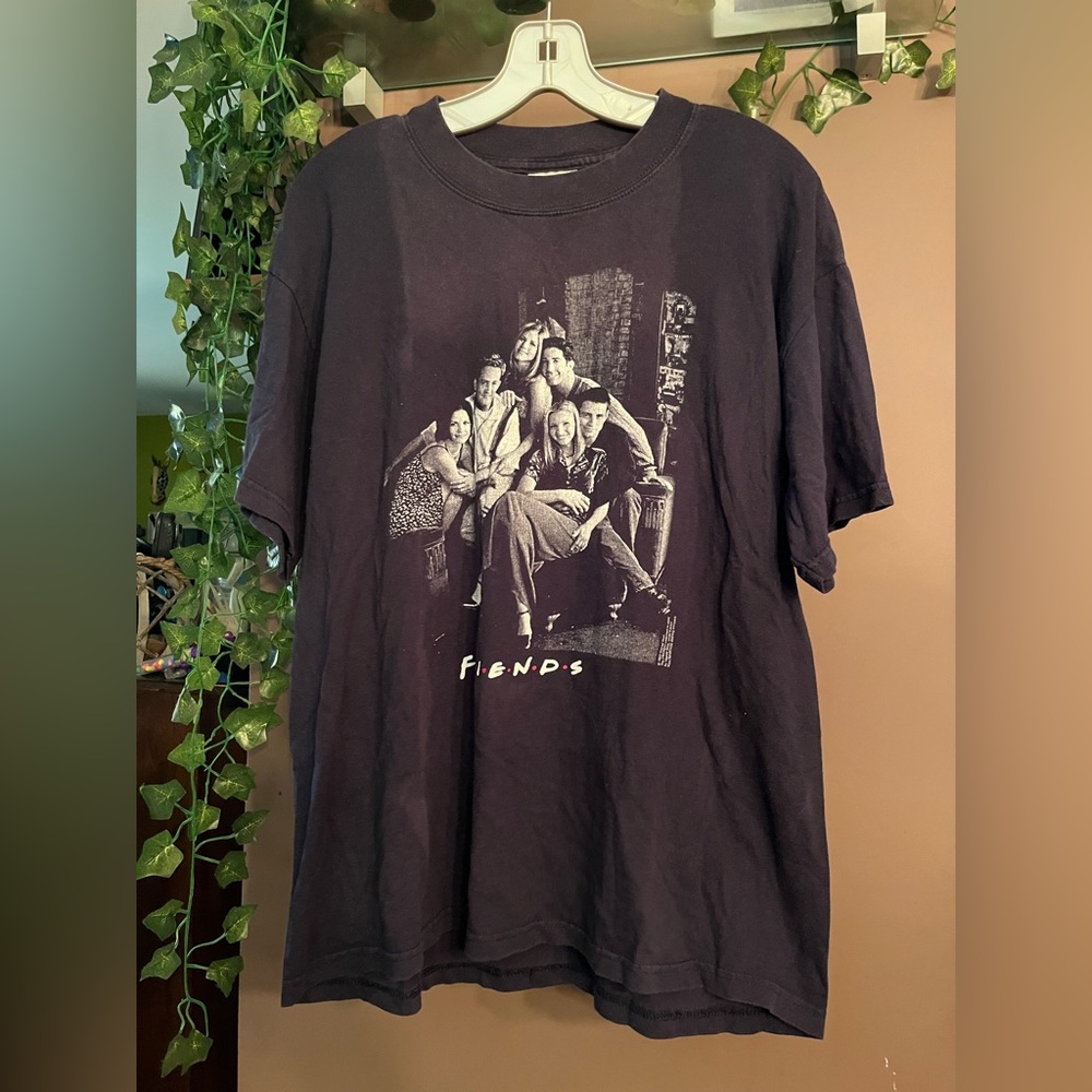 1998 FRIENDS GROUP PHOTO Distressed Vintage T Shirt